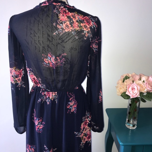 Classy Floral Maxi Dress - Picture 5 of 6